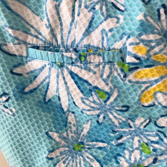 Lily Pulitzer blue daisy pattern shorts - Picture 8 of 10